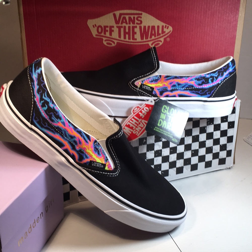 NWT Vans Classic Slip-On Electric Flame Black and True White Men’s 11.5 - Picture 9 of 9